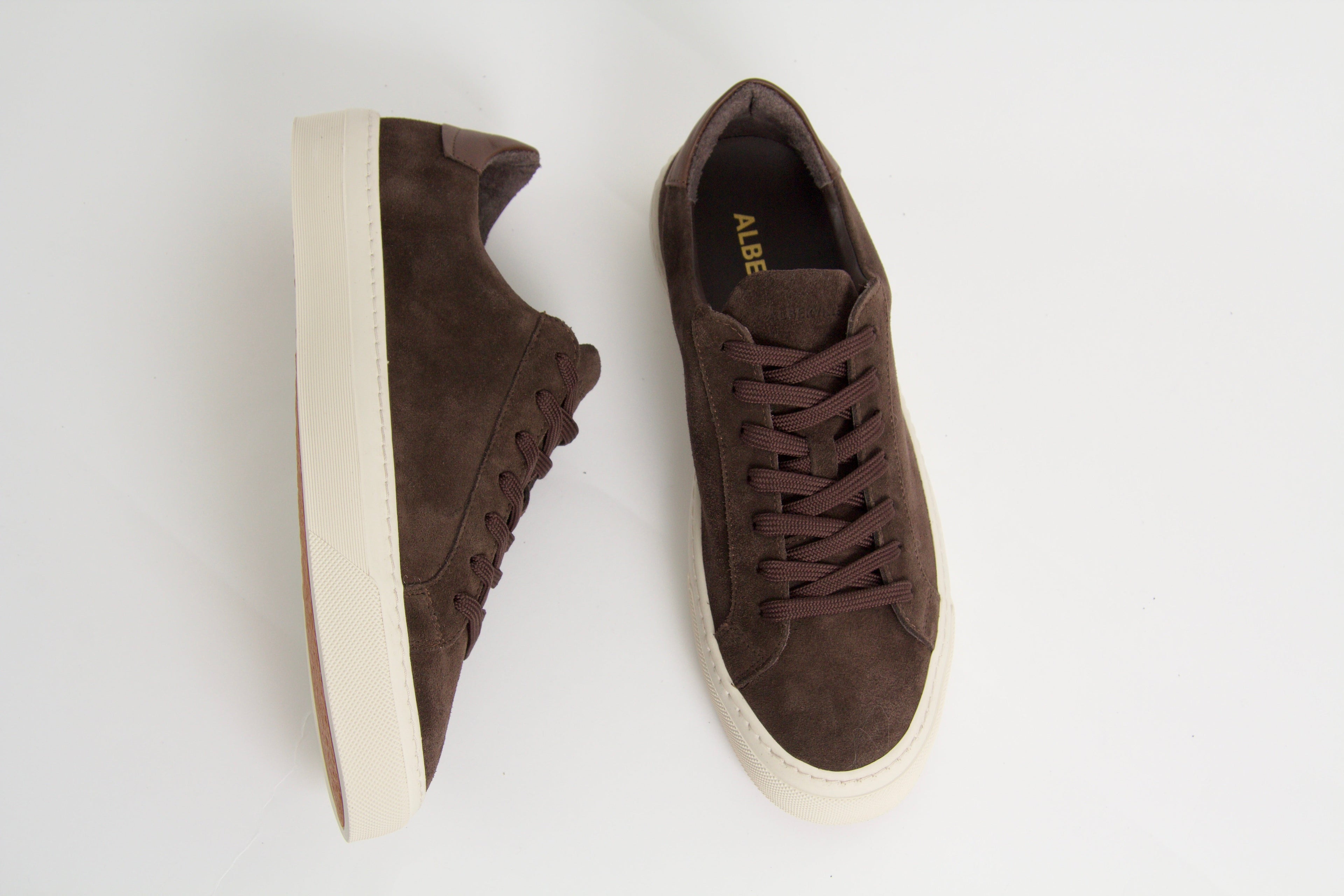 Sneakers för herr i mörkbrunt mocka