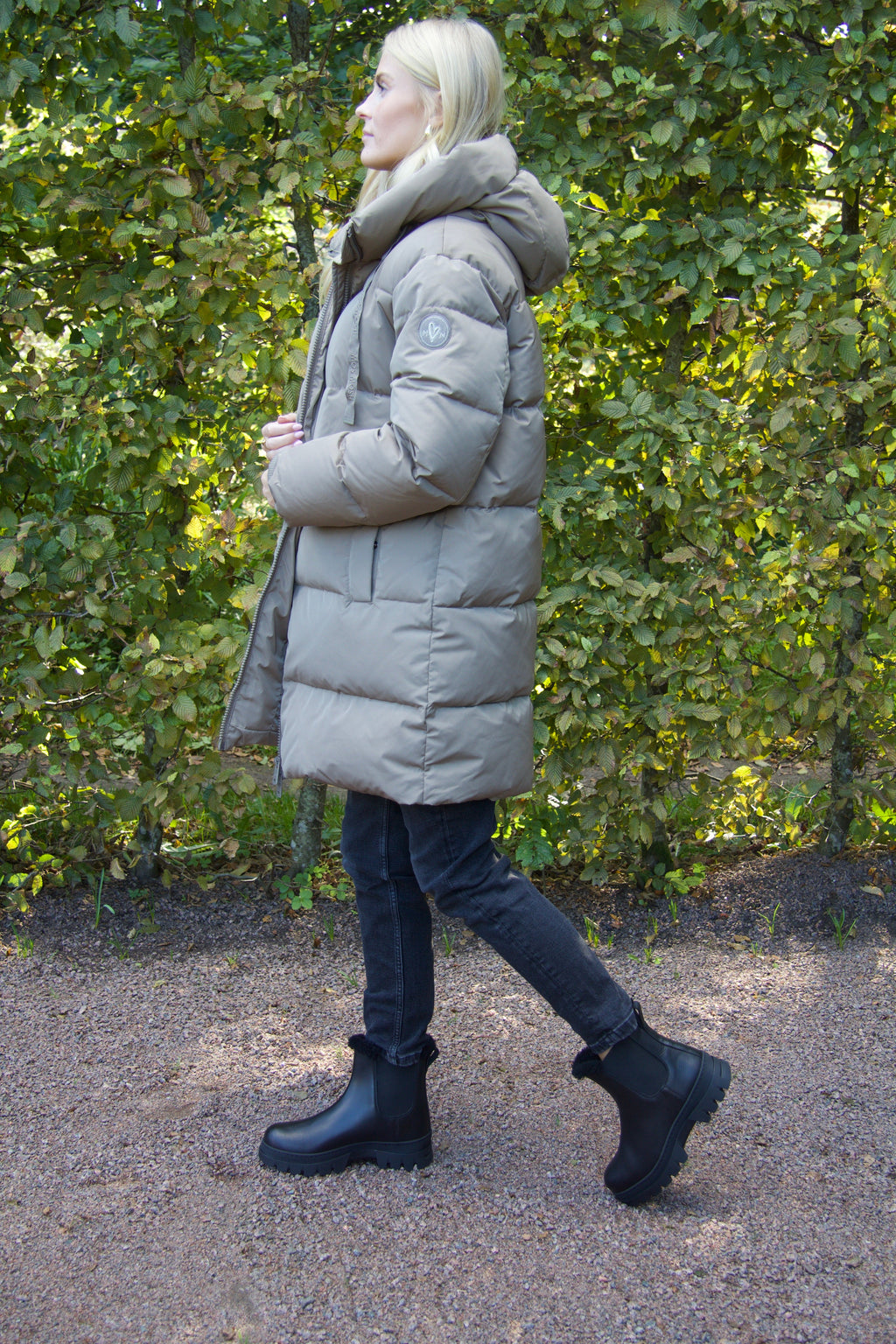 Vinterstövlar i svart fårskinn