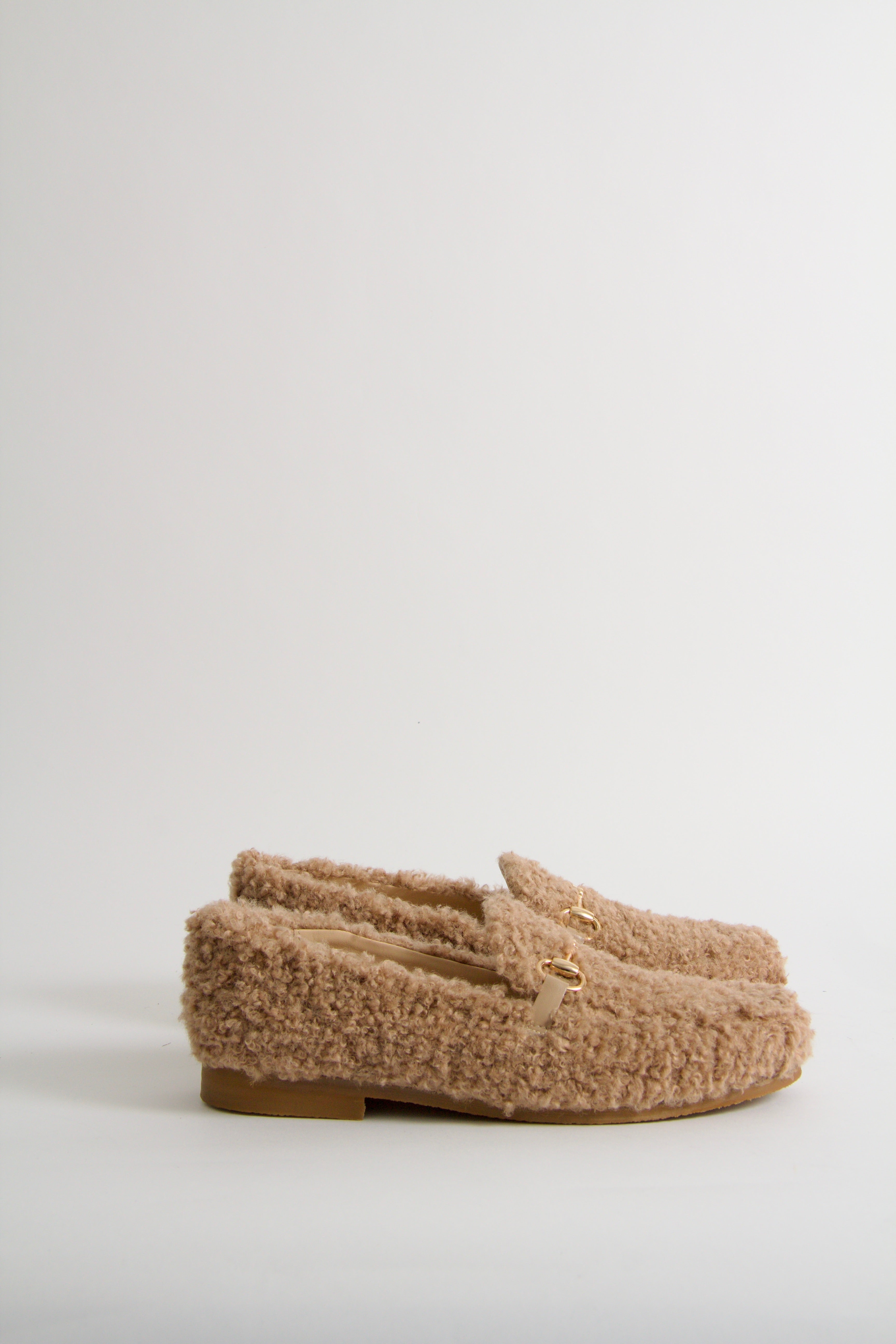 Wiola fluffiga loafers i kamel